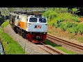 Download Lagu KERETA API PANJANG‼️ MENEMUKAN 30 KERETA API NGEBUT  DI PERLINTASAN MENIKUNG