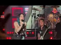Download Lagu Green Day - Know Your Enemy (with fan on stage) [4K] live @ Stadthalle, Vienna