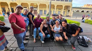 🔴Ambiente tenso en la plaza mira lo que esta pasando 😱