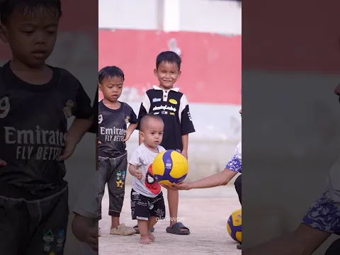 Naga Gebot siap booms spike bola voli