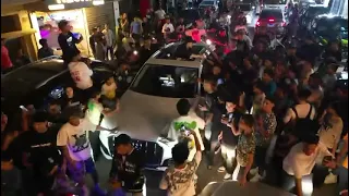 لحظه خروج سامر المدني ووالده 