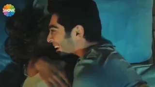 انا لو بايدي اصرخ هقول للكون بببببببببحبببببببك 