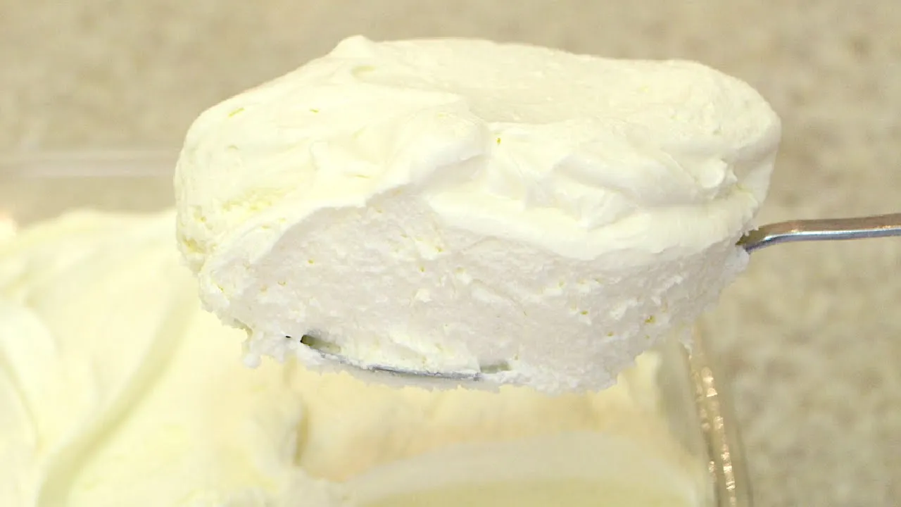 Aprenda a fazer essa sobremesa maravilhosa comigo! Ingredientes: 1 caixinha de gelatina de morango 1. 