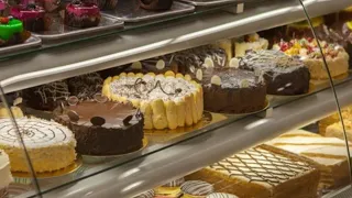The Grocery Stores You Should Shouldn t Buy Cakes From