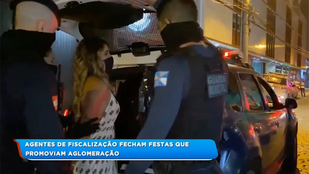 Bailarina do Faustão é detida em festa clandestina em Balneário Camboriú