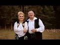 Download Lagu Mihaela Petrovici \u0026 Dumitru Teleaga - Ce Cauti Mandruto La Rau | Videoclip Oficial