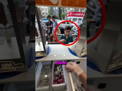 ¡Esta heladería hace helados cubiertos de chocolate! 😲🍫🔎