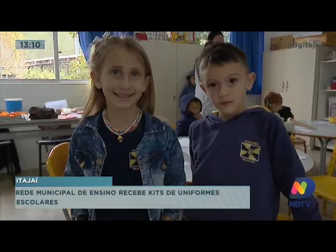 Rede municipal de ensino recebe kits de uniformes escolares