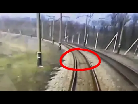 Download MP3 4 moments of the train crash captured on camera!