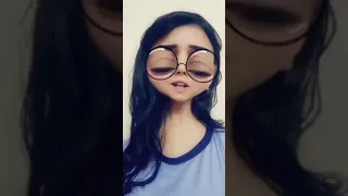 شايفه الناس من ورا نضرتي 