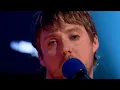 Kaiser Chiefs - I Predict A Riot (Live on Jools Holland 27/05/05)
