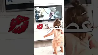 تمشي وبتهز بخصرا كانا ملكة عصرا كياتةةة 