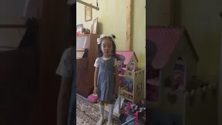 К акции #сидимдома присоединились сёстры Купеевы из Омска