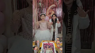 كوكي بتغني في عيد ميلادها عوزا فلوس يابابا   دندنها