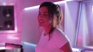                                     تاليا  بحلم بلقاك دندنها