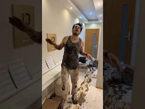 POV: você mora com uma maníaca por limpeza