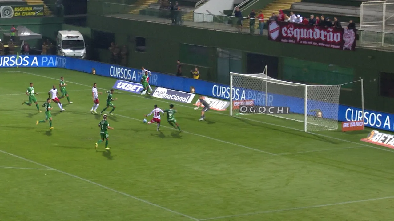 Na reestreia de Dal Pozzo, Chapecoense volta a perder dentro de casa