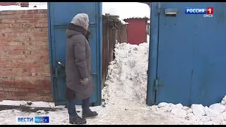 В Омске неизвестные вывалили снежную кучу прямо во дворе жилого дома