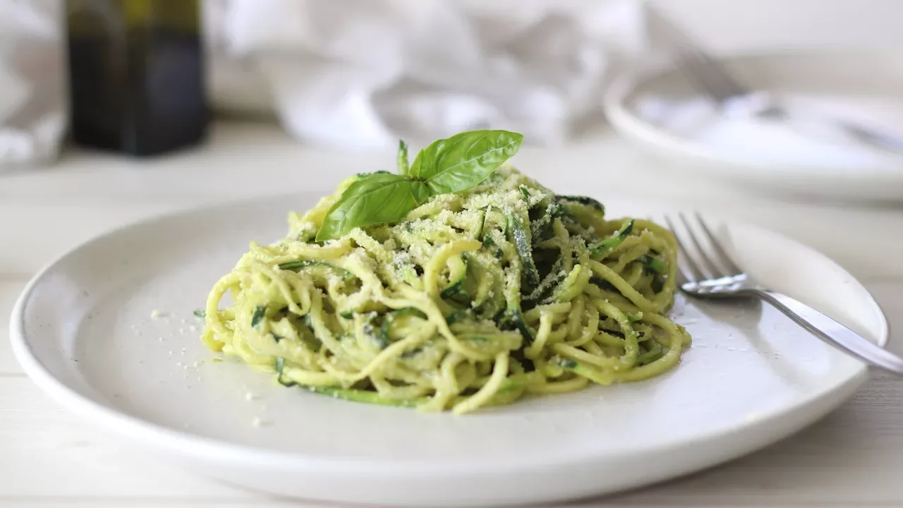 ZUCCHINI PASTA WITH LEMON GARLIC SHRIMP | a healthy, gluten-free, Whole 30 recipe