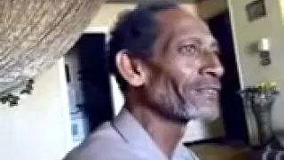 رجل يقلد صوت الحمار 