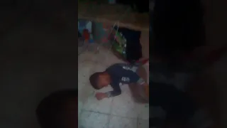 الطفلة الصغيره تقتل اخوها دندنها
