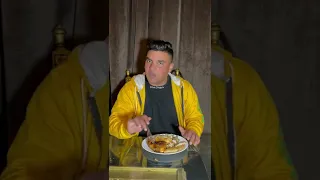 لما تاخود من ابوك فلوس وتقع بلسانك ويقفشك 