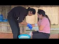 Download Lagu Single mother attacked by bad guys thanks to the help and devoted care of fishermen - ly tu tuc