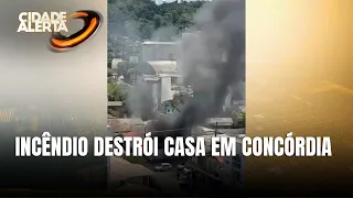 Incêndio de grandes proporções destrói residência inteira em Concórdia
