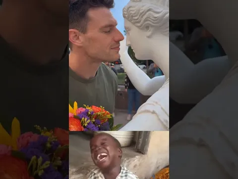 time for kissing statue #funny
