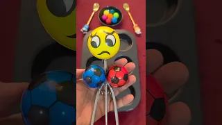 ده شكل ي وأنا بحاول أروق نفسي وصاحبنا لاوي بوزه 