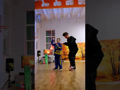 Научил танцу робота