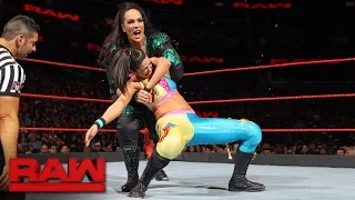 Bayley vs Nia Jax - No 1 Contender s Match Raw Jan 2 2017