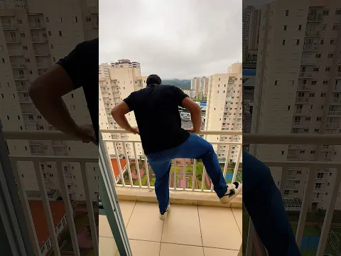 QUANDO ESTOU COMENDO ESCONDIDO