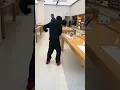 Lagu Thief steals over 40 iPhones from Apple store | SWNS