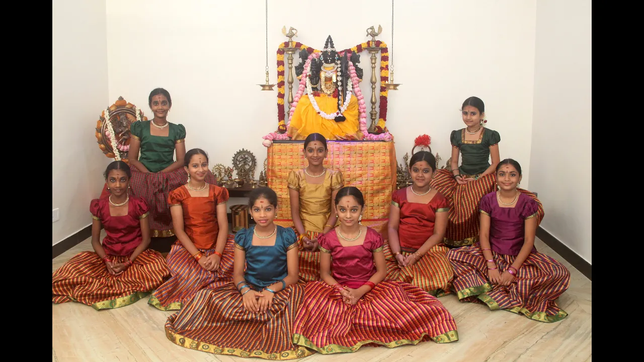 Ayigiri Nandini | Navadurgas singing Mahishasura Marddini Sthothram | Vande Guru Paramparaam | Ayigiri Nandini | Navadurgas singing Mahishasura Marddini Sthothram | Vande Guru Paramparaam |