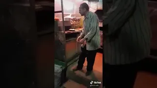 ابعد عني ابوس رجلك دندنها