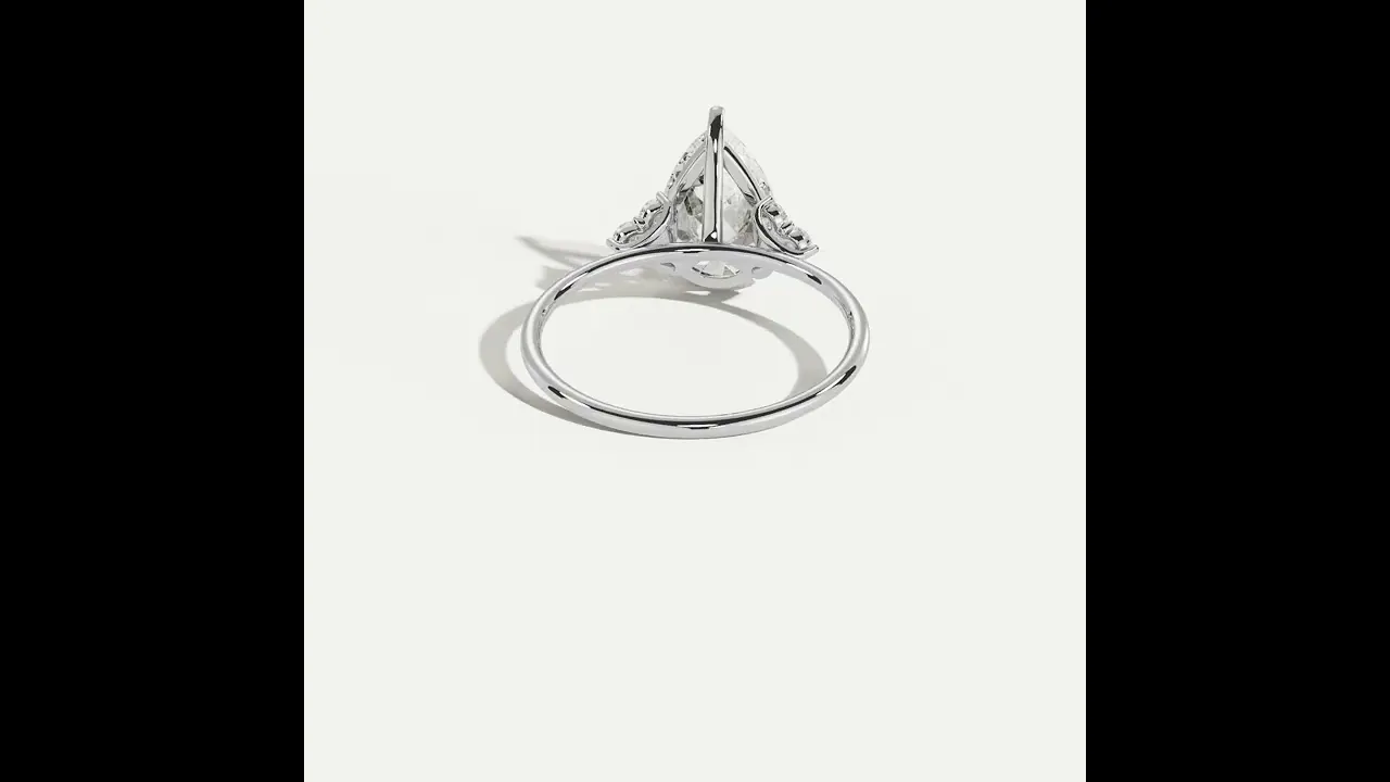 Juliette丨2CT Pear Cut Lab Grown Diamond Cluster Ring with Round Accents in 14K Gold/Platinum