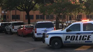 Waco police in standoff with shooting suspect