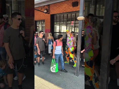 Karcocha modelando en Australia