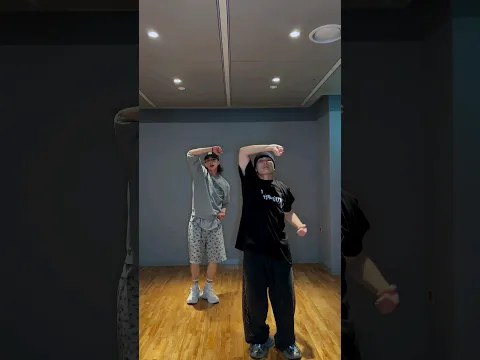 Hyunjin & MOTF Beom Kim Chk Chk Boom Challenge