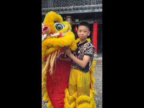 Download MP3 Behind the scenes of lion dance routines