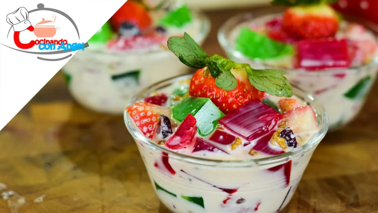 Ensalada de Gelatina y Fresas con Crema