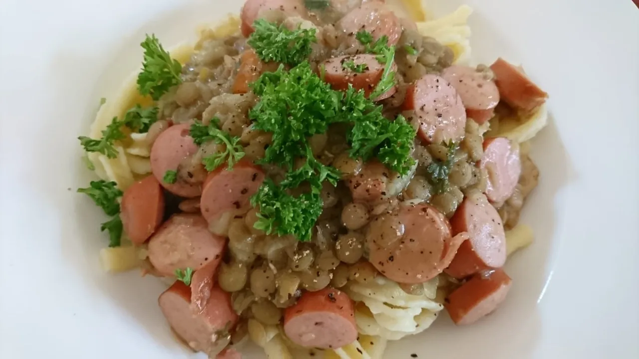 
          
          
          
            
            Linsen mit Spätzle und Saiten - Lentils with noodles (but swabian spaetzle) and sausage
          
        . 