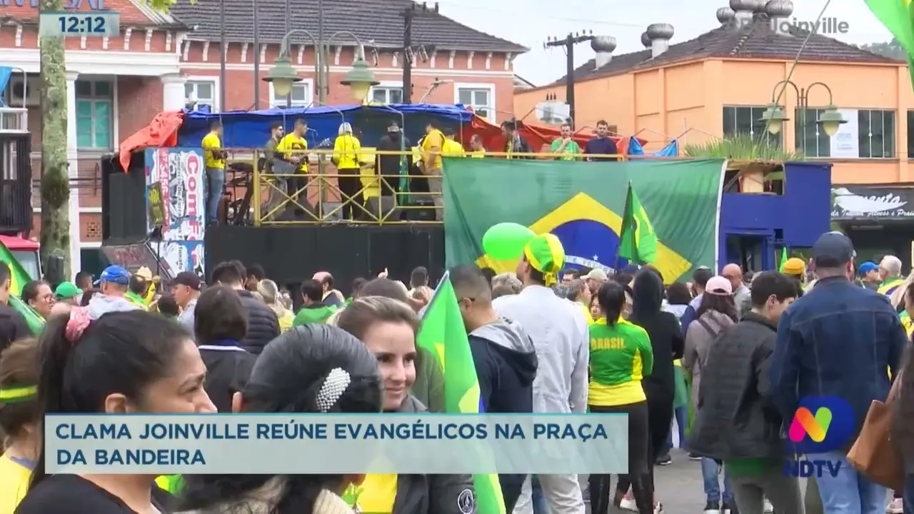 Clama: Joinville reúne evangélicos na Praça da Bandeira