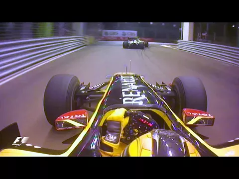Robert Kubica Slices Through The Traffic 2010 Singapore Grand Prix