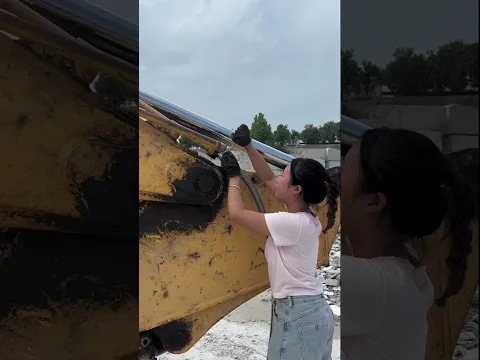 😱🥳🎉The girl operated a JCB.