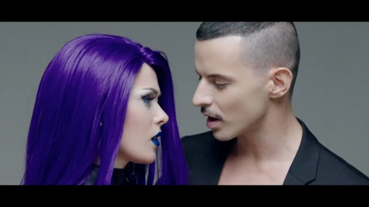 THE HARDKISS feat KAZAKY - Strange Moves (official video) THE HARDKISS feat KAZAKY - Strange Moves (official video)