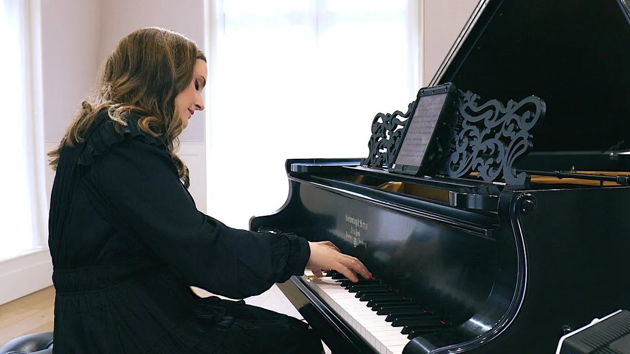 Debussy - Arabesque No. 1 (Marnie Laird, Piano) Debussy - Arabesque No. 1 (Marnie Laird, Piano)