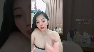 bigo live delia tobrut pamer belahan hot sexi banget