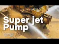 Lagu Wauw... Een super pomp. Het wassen van de zware machine CAT D8R bulldozer.